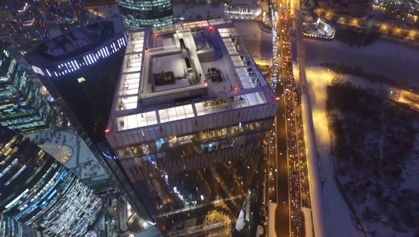 Самый высокий в Европе каток на крыше Москва-Сити. Вид с высоты птичьего полета