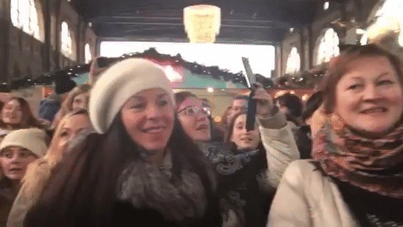 В Цюрихе на рождественской ярмарке спели Катюшу