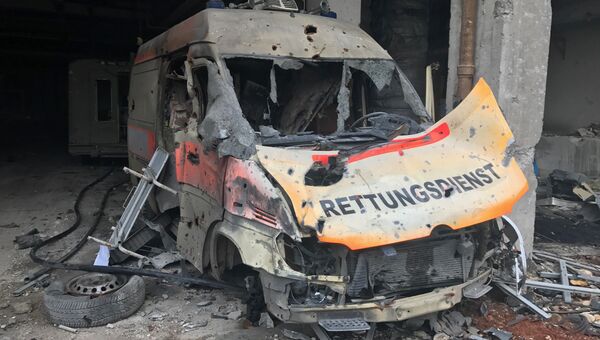 Машины скорой помощи с турецкими надписями в освобожденных кварталах Алеппо