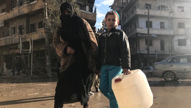Мирные жители возвращаются в освобожденные кварталы восточного Алеппо