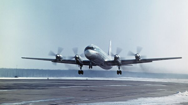 Пассажирский самолет Ил-18. Архивное фото