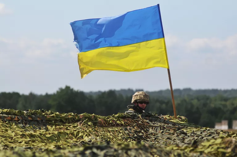 Украинский военный на учениях во Львовской области Украинский военный на учениях во Львовской области