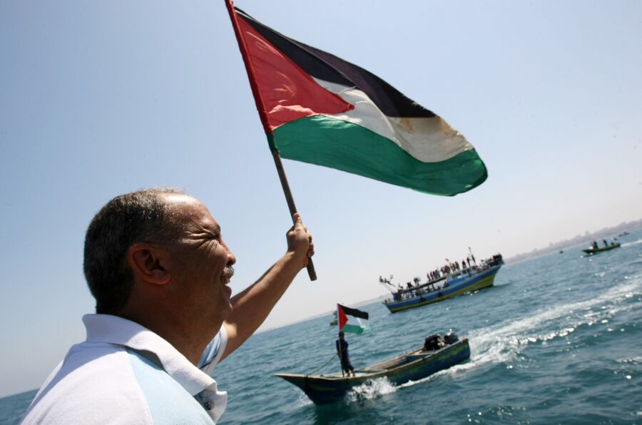 Жители Палестины приветствуют Флотилию свободы. 2010 год 