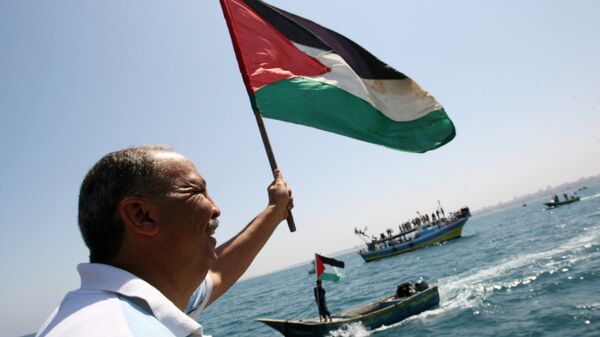 Жители Палестины приветствуют Флотилию свободы. 2010 год 