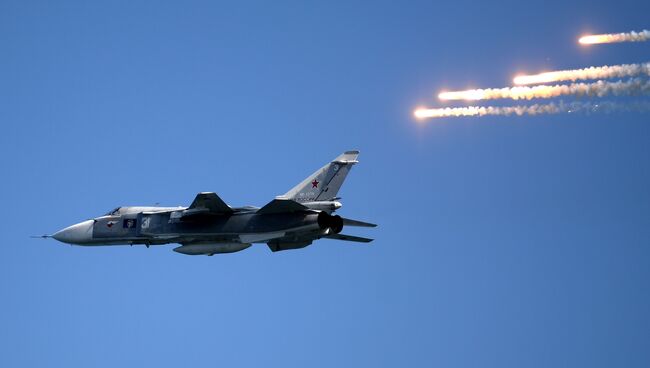 Су-24 во время празднования Дня Военно-морского флота России в Севастополе. Архивное фото