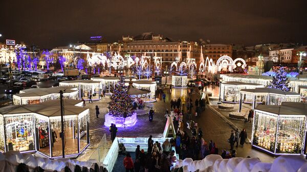 Фестиваль Путешествие в Рождество на площади Революции в Москве