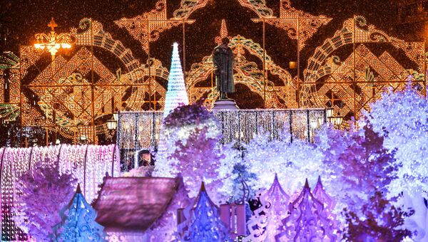 Новогодняя иллюминация на Пушкинской площади в Москве. Архивное фото