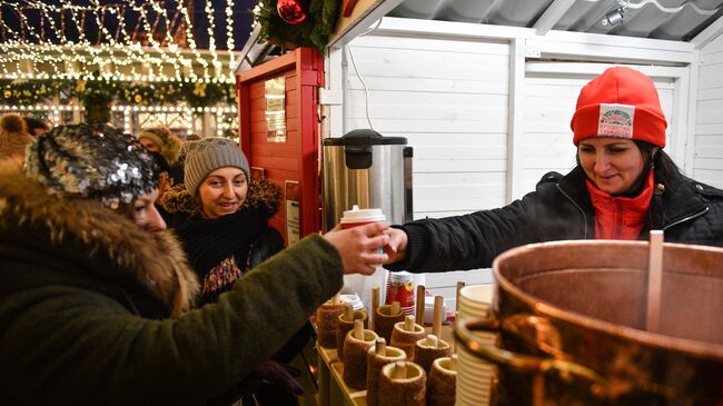 Новогодняя ярмарка на Тверской площади в Москве, где открылся фестиваль Путешествие в Рождество