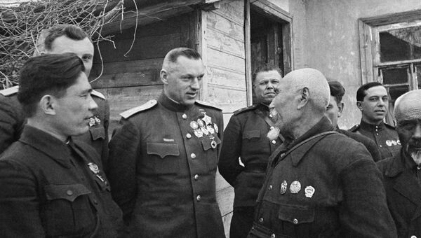 Генерал-полковник Константин Рокоссовский (третий слева), архивное фото