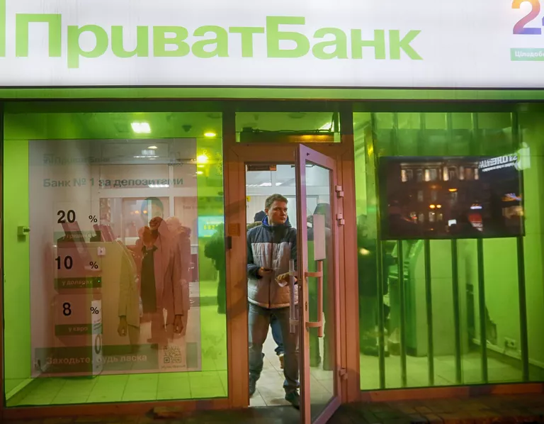 Отделение ПриватБанка в Киеве, Украина. 19 декабря 2016 Отделение ПриватБанка в Киеве, Украина. 19 декабря 2016
