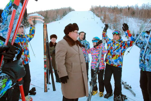 Северокорейский лидер Ким Чен Ын в горнолыжном центре