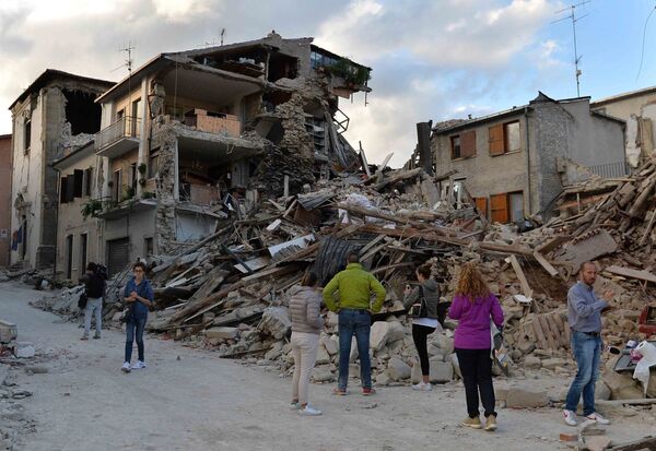 Дома в городе Аматриче, разрушенные в результате землетрясения, Италия