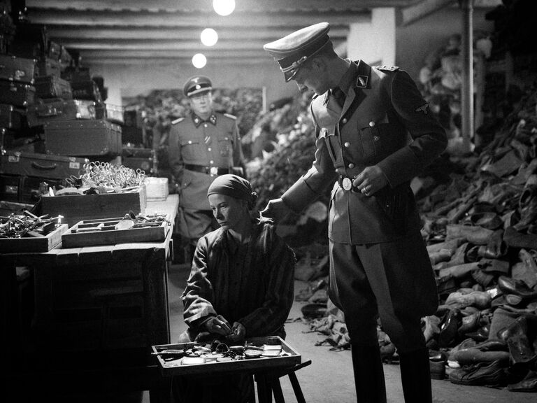 Юлия Высоцкая в роли Ольги в сцене из фильма Рай режиссера Андрея Кончаловского