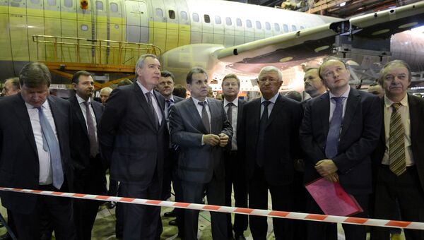 Вице-премьер РФ Дмитрий Рогозин во время посещения Центрального аэрогидродинамического института (ЦАГИ) в Московской области. 20 декабря 2016