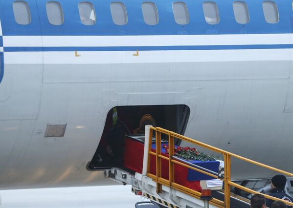 Прощание с российским послом Андреем Карловым в аэропорту Анкары