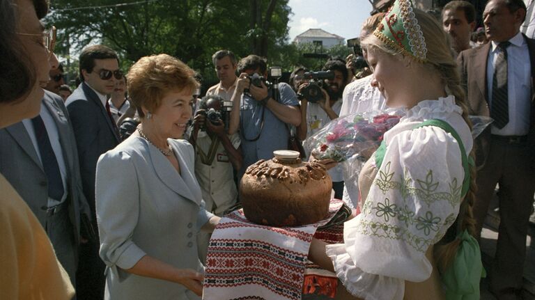 Супруга Генерального секретаря ЦК КПСС Михаила Горбачева Раиса во время посещения Ассоциации советско-кубинской дружбы в Гаване