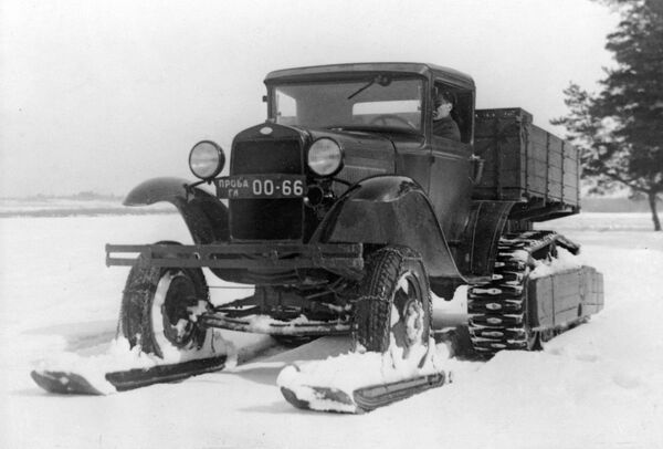Снегоход на базе грузового автомобиля ГАЗ-АА