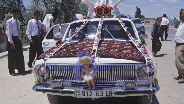 Свадебный автомобиль Волга в Туркмении