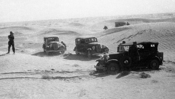 Первые автомобили марки ГАЗ-А в пустыне Каракум
