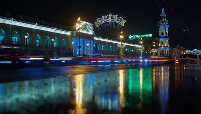 Новогодняя иллюминация на одной из улиц Санкт-Петербурга. Архивное фото