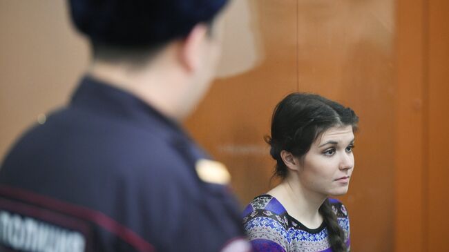 Бывшая студентка МГУ Александра Иванова (Варвара Караулова) в суде