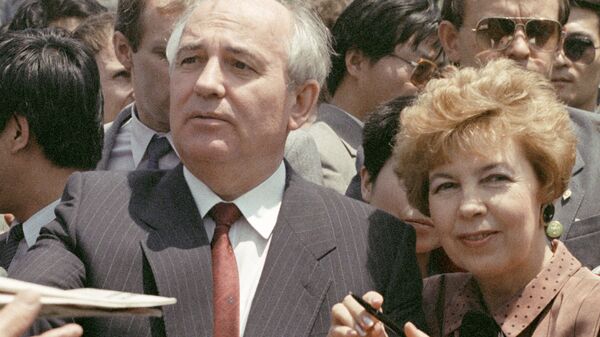 Председатель Президиума Верховного Совета СССР Михаил Горбачев с супругой Раисой