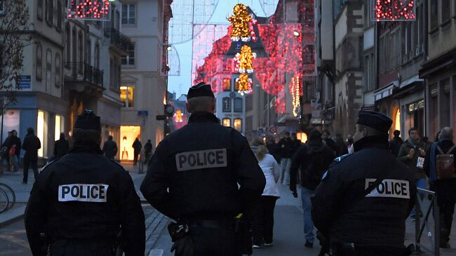 Сотрудники полиции патрулируют улицы, Франция. Архивное фото