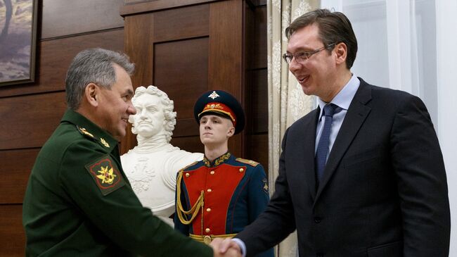 Министр обороны РФ Сергей Шойгу и председатель правительства Сербии Александр Вучич во время встречи в Москве. 21 декабря 2016