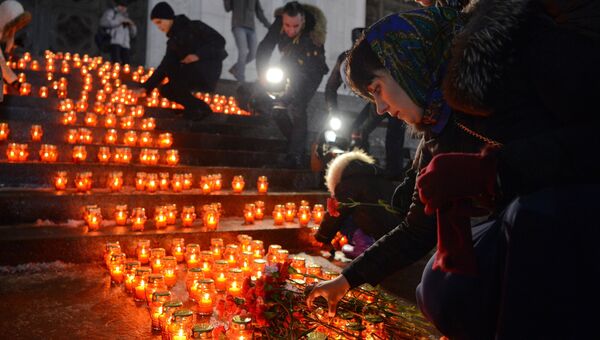 Акция в память об убитом после РФ в Турции Андрее Карлове у Храме Христа Спасителя в Москве