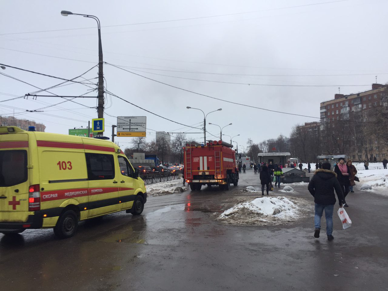 Дым у метро Коломенское, где раздался хлопок. 22 декабря 2016