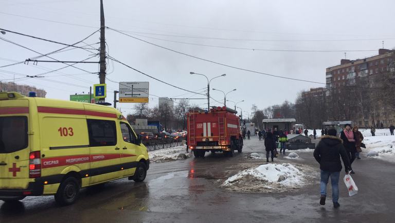 Дым у метро Коломенское, где раздался хлопок. 22 декабря 2016