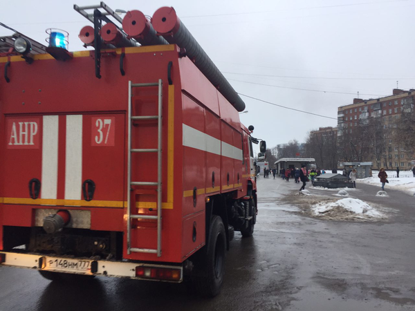 Дым у метро Коломенское, где раздался хлопок. 22 декабря 2016