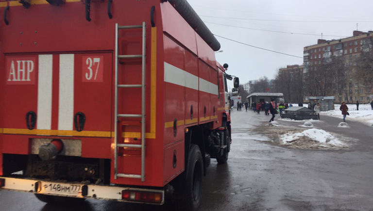 Дым у метро Коломенское, где раздался хлопок. 22 декабря 2016