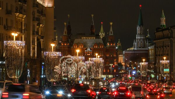 Новогодняя иллюминация на Тверской улице в Москве