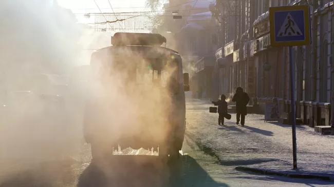 Автобус на улице. Архивное фото