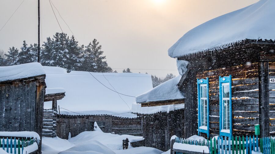 Зимние виды Бобровки, латышской деревни в Омской области 