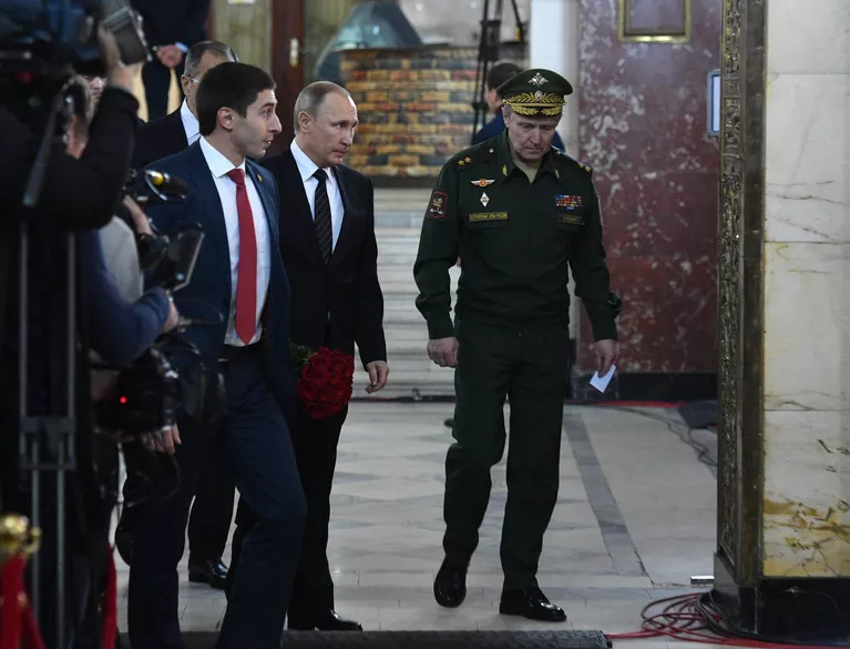 Президент РФ Владимир Путин на церемонии прощания с российским послом в Турции Андреем Карловым Президент РФ Владимир Путин на церемонии прощания с российским послом в Турции Андреем Карловым