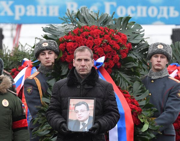 Похороны посла РФ в Турции Андрея Карлова на Химкинском кладбище в Москве