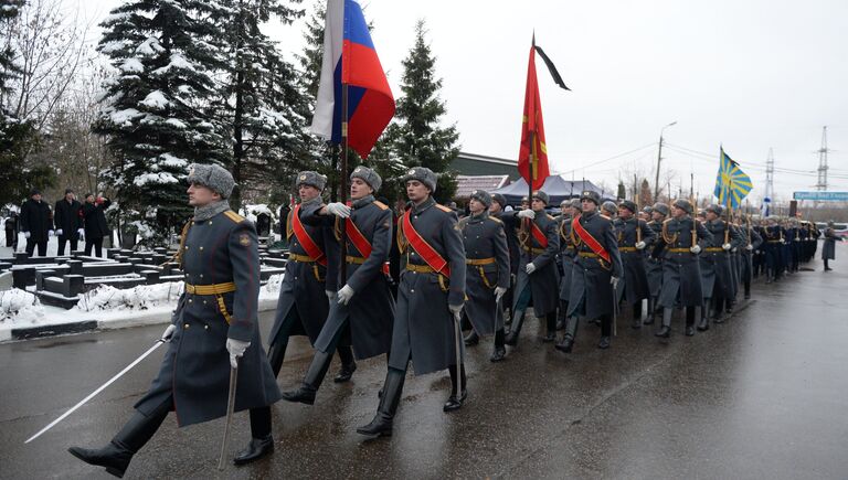 Караул во время отдания воинских почестей на церемонии похорон посла России в Турции Андрея Карлова