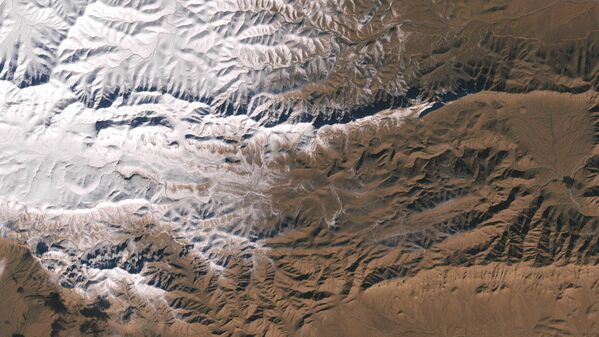 Снимок снега в пустыне Сахара со спутника НАСА