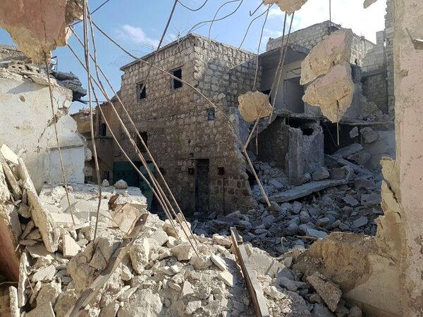 Разрушенные здания в освобожденном квартале восточного Алеппо в Сирии