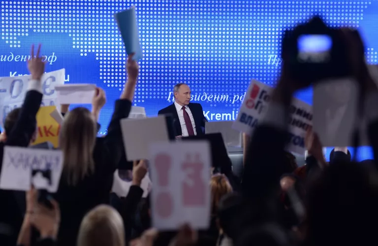 Президент РФ Владимир Путин на двенадцатой большой ежегодной пресс-конференции в Центре международной торговли на Красной Пресне. 23 декабря 2016 Президент РФ Владимир Путин на двенадцатой большой ежегодной пресс-конференции в Центре международной торговли на Красной Пресне. 23 декабря 2016
