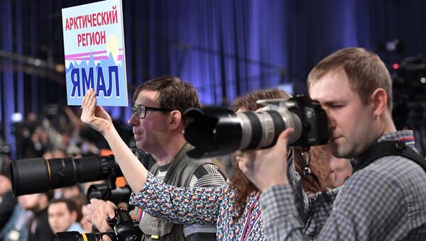 Журналисты на двенадцатой большой ежегодной пресс-конференции президента РФ Владимира Путина в Центре международной торговли на Красной Пресне. Архивное фото