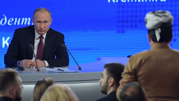Президент РФ Владимир Путин на двенадцатой большой ежегодной пресс-конференции в Центре международной торговли на Красной Пресне