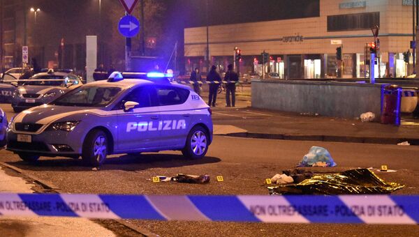 Тело подозреваемого в совершении теракта в Берлине Аниса Амри, застреленного полицейскими, в Милане