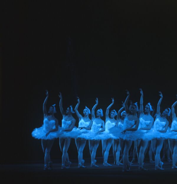 Балет Лебединое озеро в постановке Юрия Григоровича на сцене Большого театра