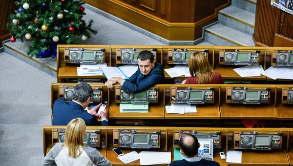 Депутаты на заседание Верховной рады Украины в Киеве. 23 декабря 2016