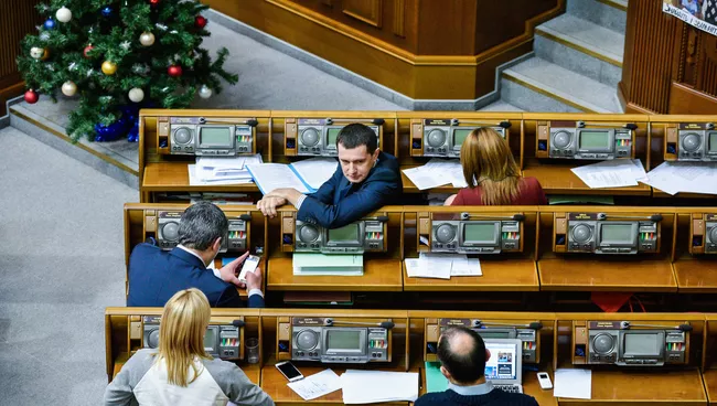 Депутаты на заседание Верховной рады Украины в Киеве. Архивное фото