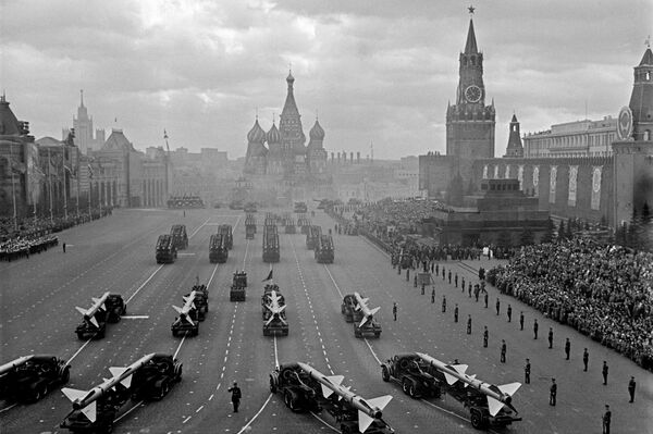 Первомайский парад на Красной площади. Москва, 1961 год. Первомайский парад на Красной площади. Москва, 1961 год.
