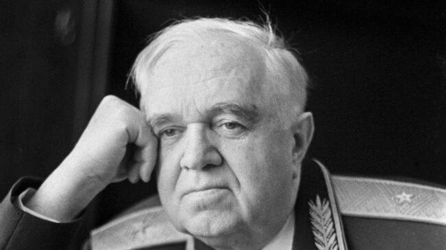 Главный дирижер дважды Краснознаменного имени Александрова ансамбля песни и пляски Советской Армии генерал-майор Борис Александров